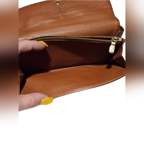 Authentic Louis Vuitton Monogram Wallet 🔥 - Picture 8 of 10